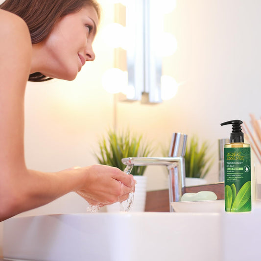 Thoroughly Clean Face Wash with Tea Tree Oil